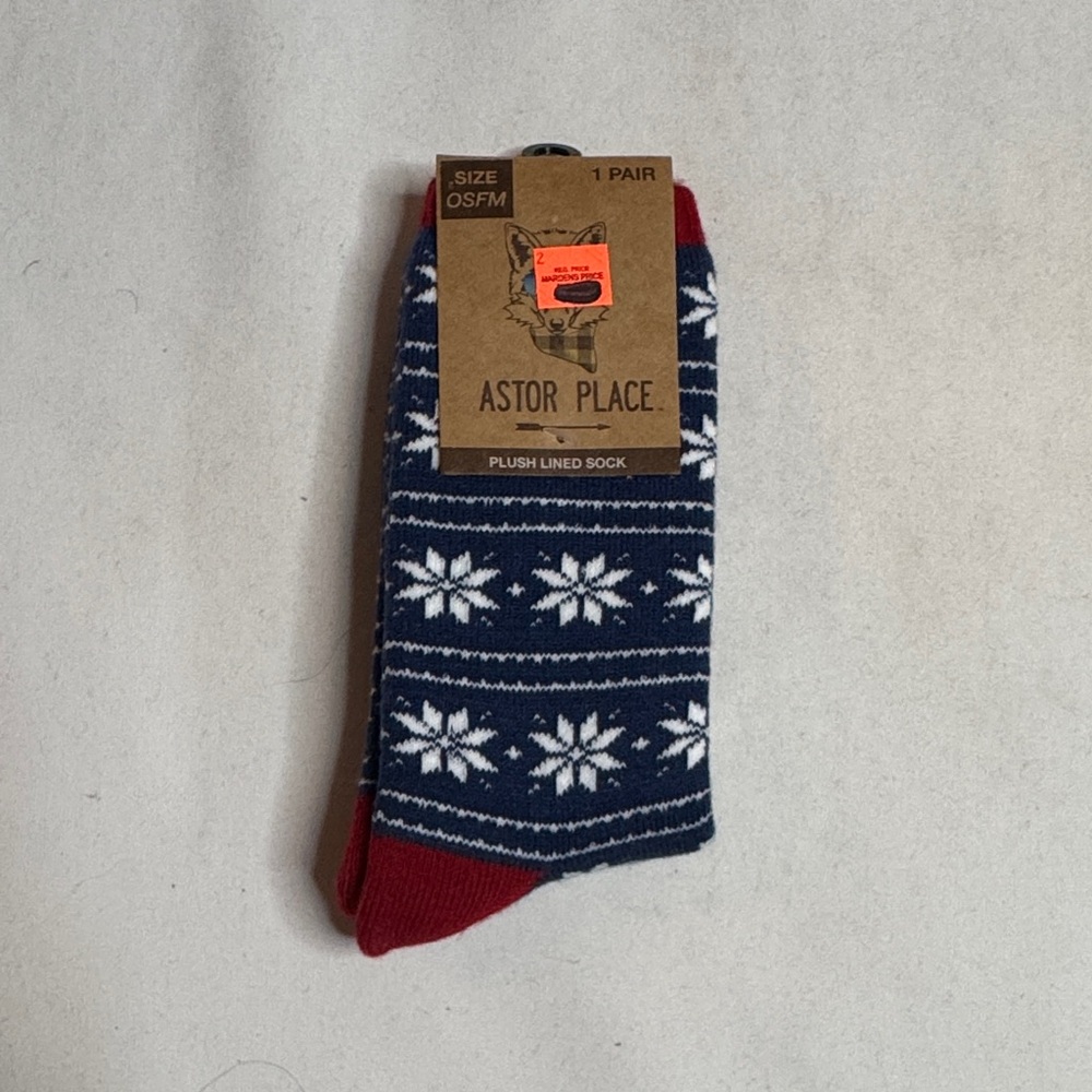 Astor Place Women's Navy/Red Plush Lined Snowflake Socks